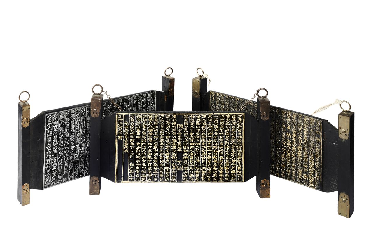 조선 후기 유학자와 항일 의병장의 문집 책판이 미국으로 건너간 지 50여년 만에 고국 품으로 돌아온다.   국가유산청과 국외소재문화유산재단은 미국 워싱턴DC 주미대한제국공사관에서 '척암선생문집'·'송자대전'·'번암집' 책판 3점을 기증받았다고 9일 밝혔다.   책판은 서적을 간행하기 위해 나무판에 글씨를 뒤집어 새긴 나무 판이다. 사진은 기증받은 조선 후기 문집 책판. 사진 국가유산청