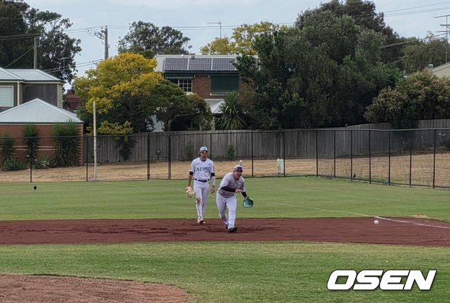 [OSEN=질롱(호주), 이후광 기자] 김현수의 1루수 수비 훈련 / backlight@osen.co.kr