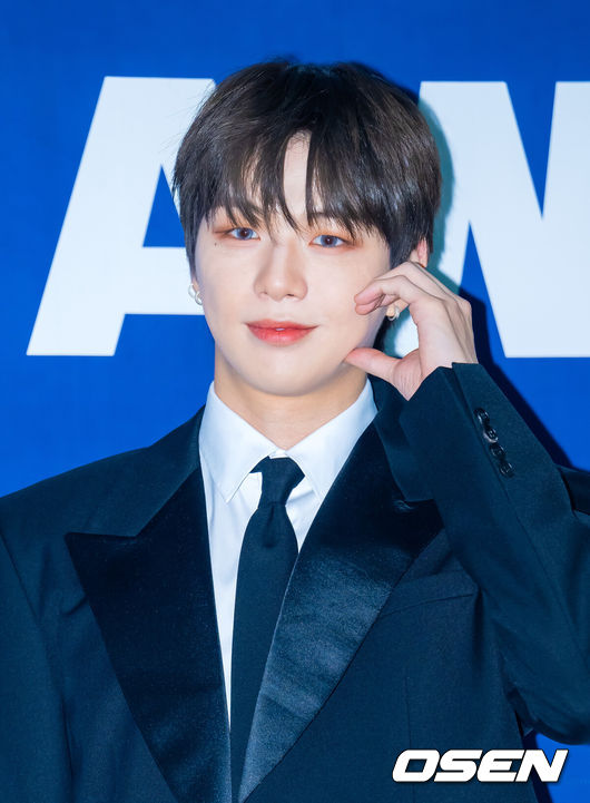 [OSEN=민경훈 기자] 21일 오후 서울 송파구 잠실실내체육관에서 '2025케이 월드 드림 어워즈'(2025 K WORLD DREAM AWARDS) 블루카펫 및 포토월 행사가 진행됐다.지난2017년 '제1회 소리바다 베스트 케이뮤직 어워즈'로 출발해 올해로9년째 이어지고 있는 이 시상식은 글로벌 시장에서 케이팝을 빛내고 있는 주역들과 셀럽들이 한자리에 모여 다채로운 볼거리를 제공한다.강다니엘(KANG DANIEL)이 입장하며 포즈를 취하고 있다. 2025.08.21 /rumi@osen.co.kr