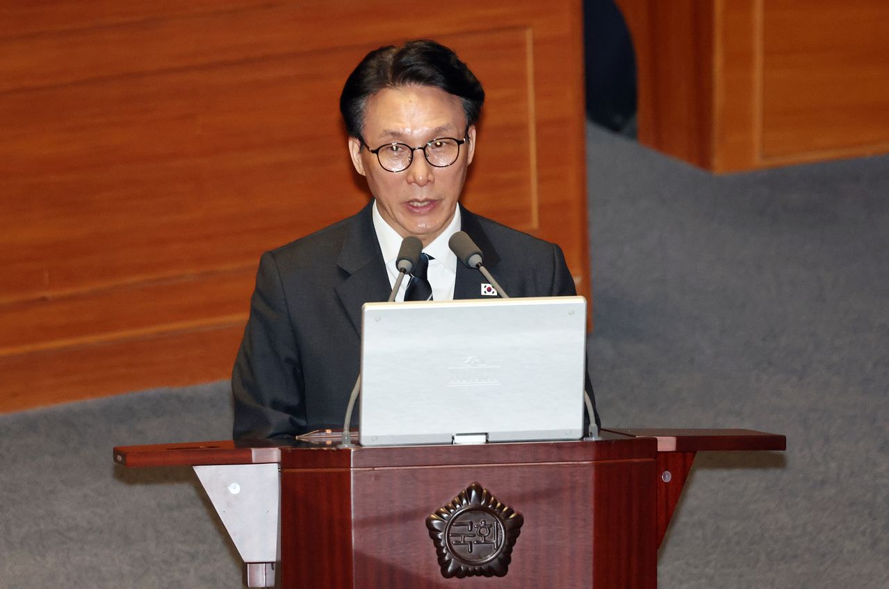  9일 서울 여의도 국회에서 열린 제432회국회(임시회) 제4차 본회의 정치·외교·통일·안보에 관한 대정부 질문에서 김민석 국무총리가 질의에 답변하고 있다. 뉴스1