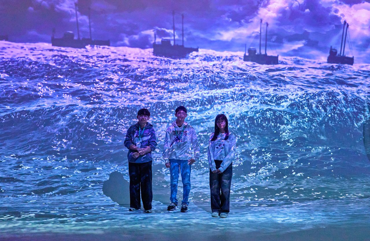 ‘우리들의 이순신’ 전시 도입부 실감 영상은 우리 바다에서의 전쟁에 임하는 이순신의 결의를 시각적으로 전달한다.