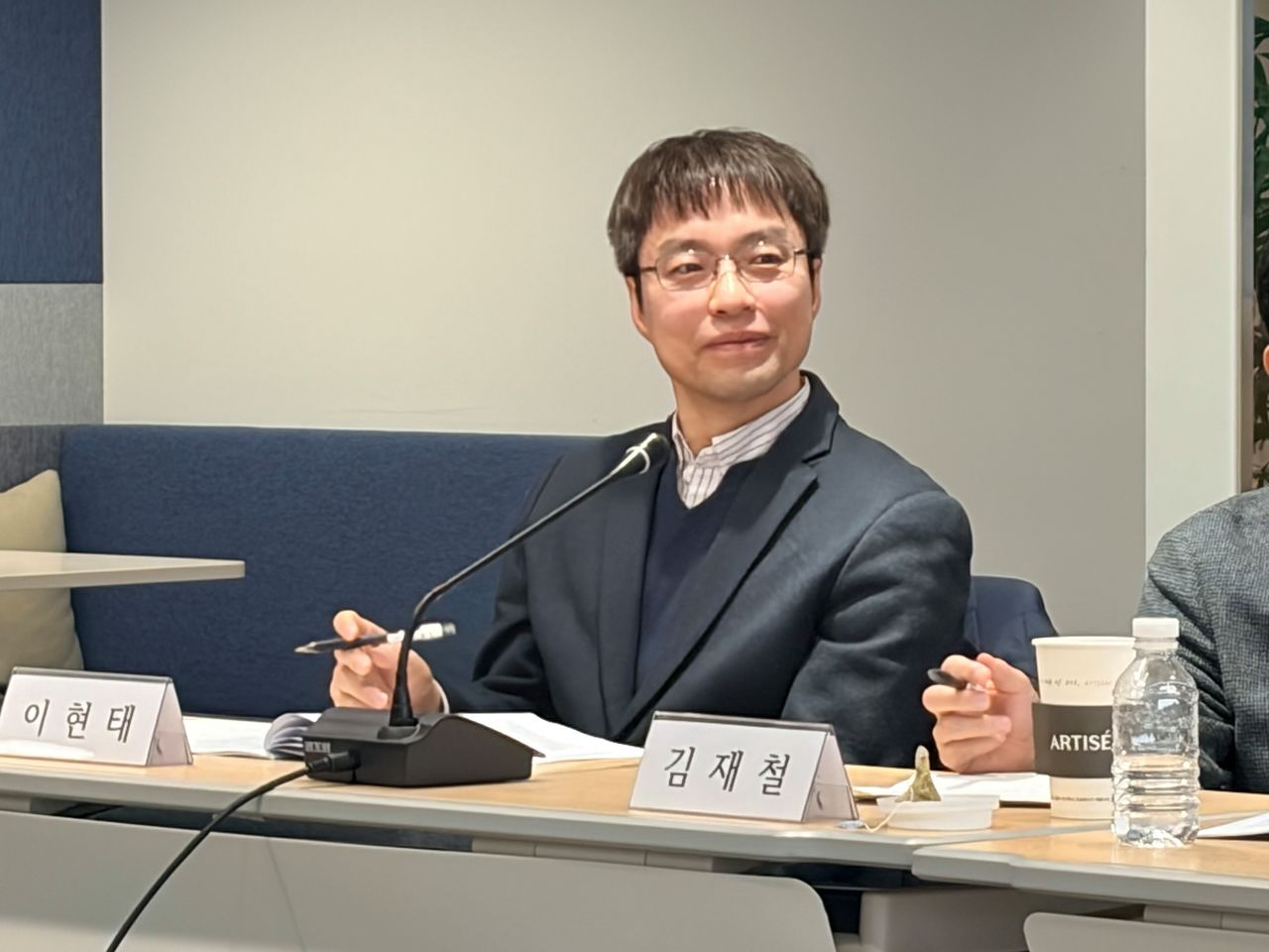 2월 5일 동서대학교 동아시아연구원과 중앙일보 중국연구소가 공동 주최한 '2025 제2차 DSU 중국학술토론회'에서 이현태 서울대 교수가 발제를 하고 있다. 중국연구소 