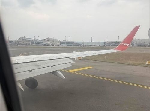 대만 공항 착륙 중 바퀴 빠진 티웨이항공 여객기. 뉴스1