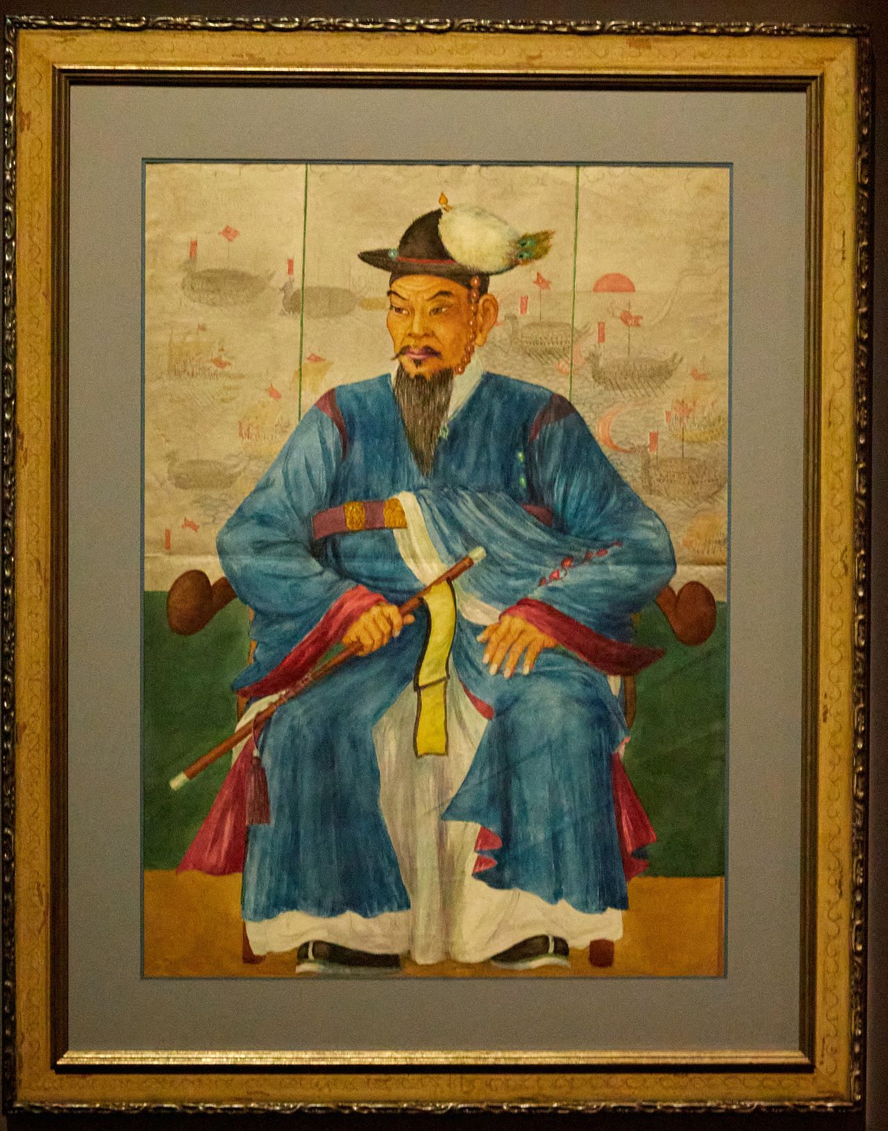 1932년 현충사를 중건하면서 만들어진 초상화는 무인의 느낌을 풍기는 강인한 모습을 하고 있다.