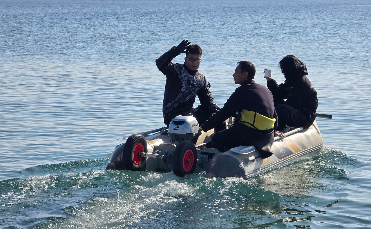 지난 3일 조세이 탄광 수몰사고 84주기를 맞아 일본인 자원봉사 잠수사들이 조사에 나서고 있다. 김현예 특파원
