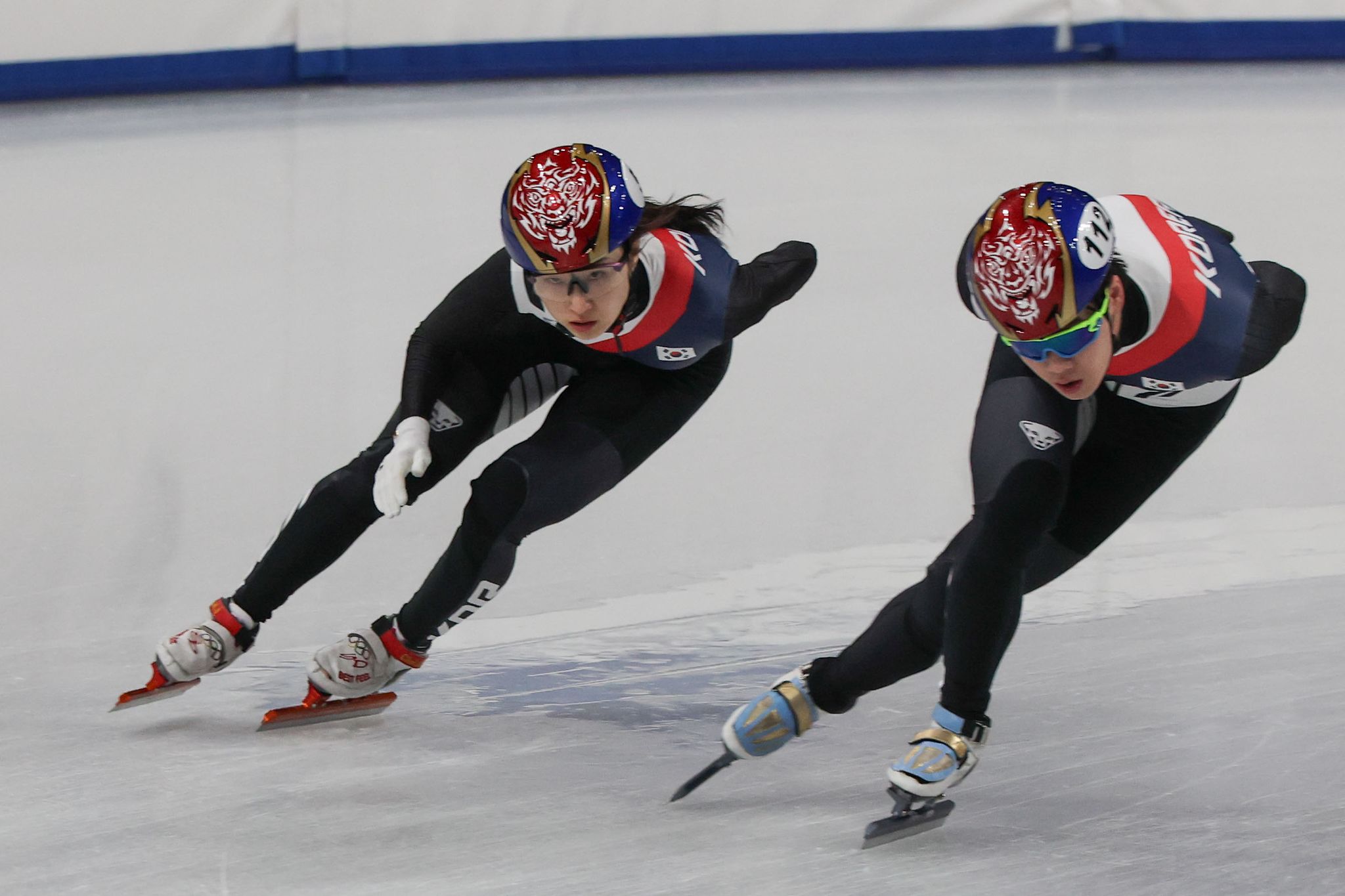 한국 쇼트트랙 대표팀 최민정(왼쪽)이 훈련하고 있다. 김종호 기자