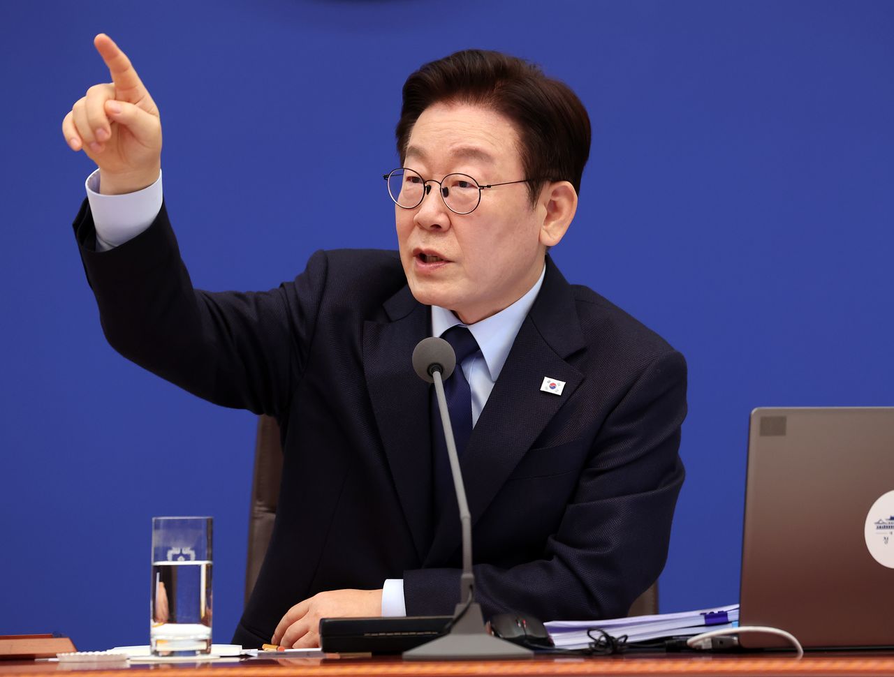 이재명 대통령이 10일 청와대 본관에서 열린 제5회 국무회의에서 발언을 하고 있다. [청와대사진기자단]