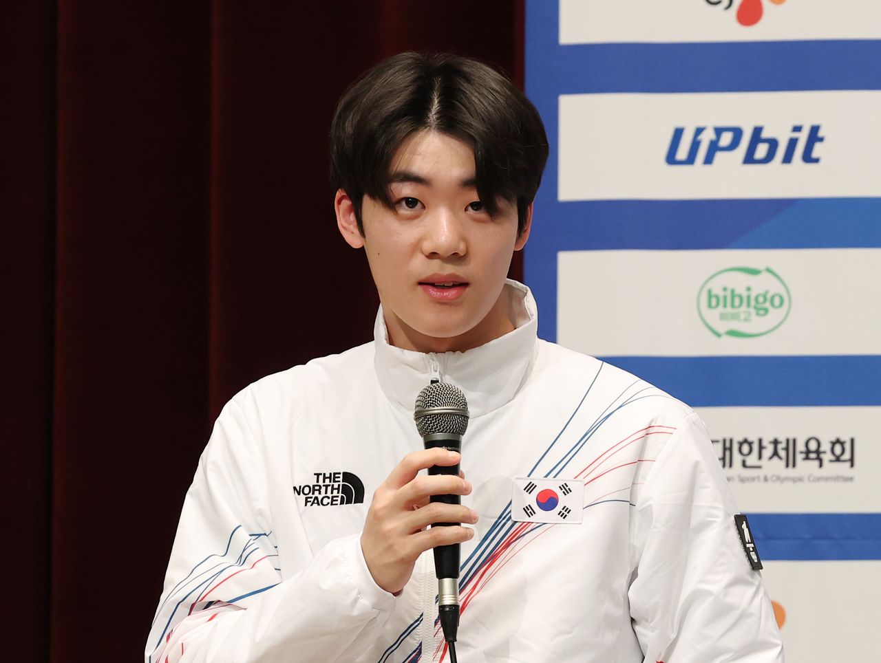 2026 밀라노·코르티나담페초 동계올림픽 D-30 미디어데이에서 답변하는 쇼트트랙 남자 대표팀 주장 이준서. 연합뉴스