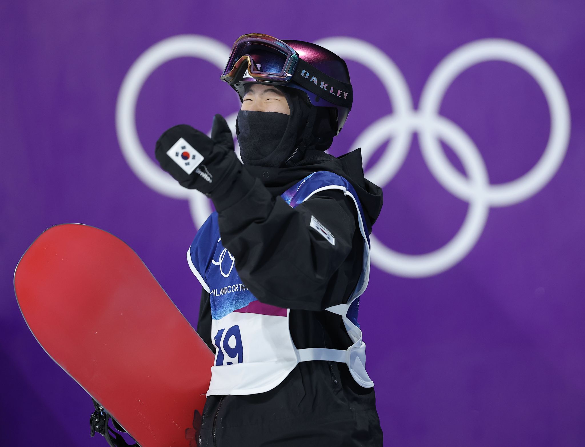8일(현지시간) 이탈리아 리비뇨 스노파크에서 열린 2026 밀라노-코르티나담페초 동계올림픽 스노보드 여자 빅에어 예선에서 유승은이 묘기를 마친 뒤 미소를 짓고 있다. 연합뉴스