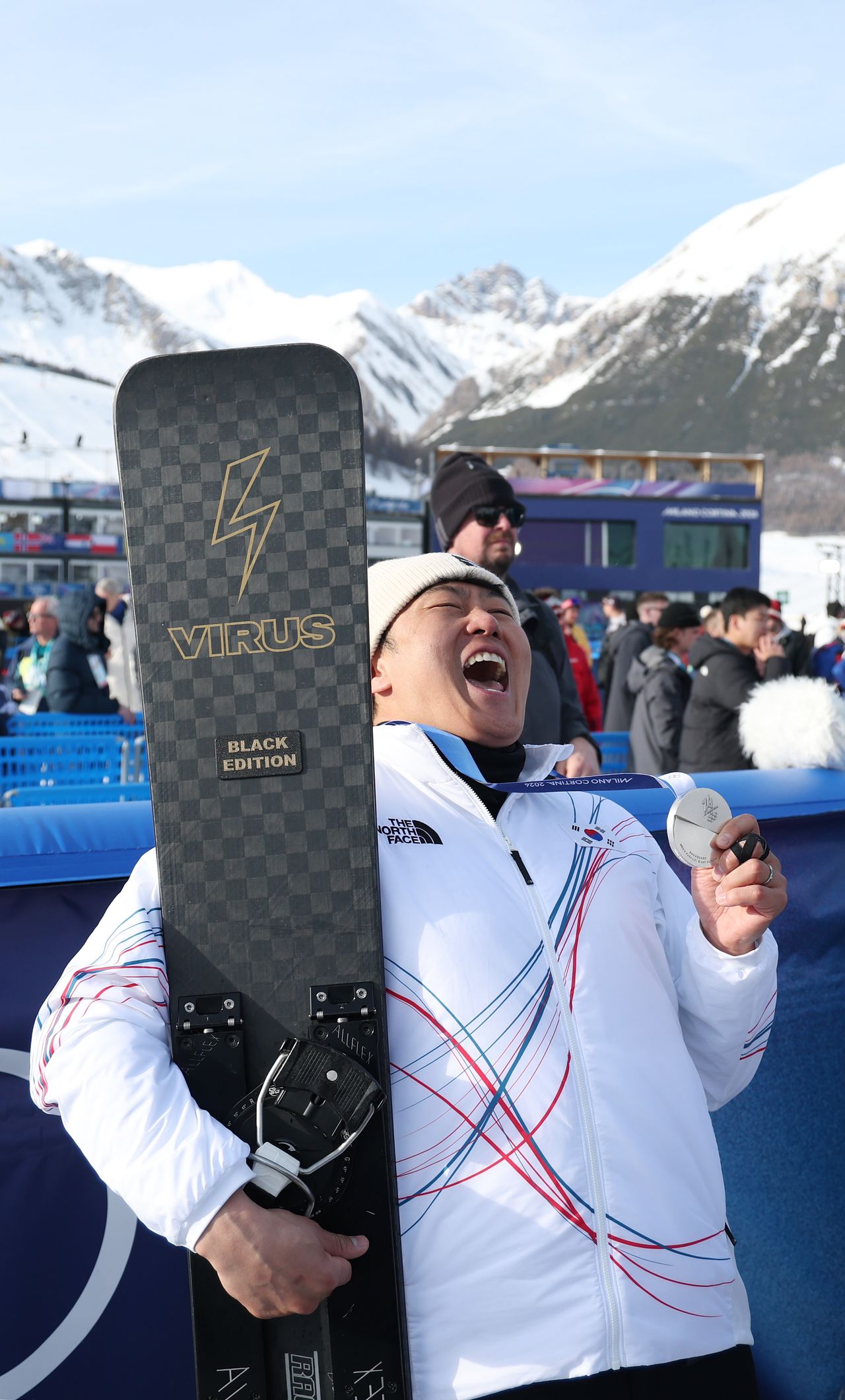 은메달을 딴 후 환호하는 김상겸. [연합뉴스]