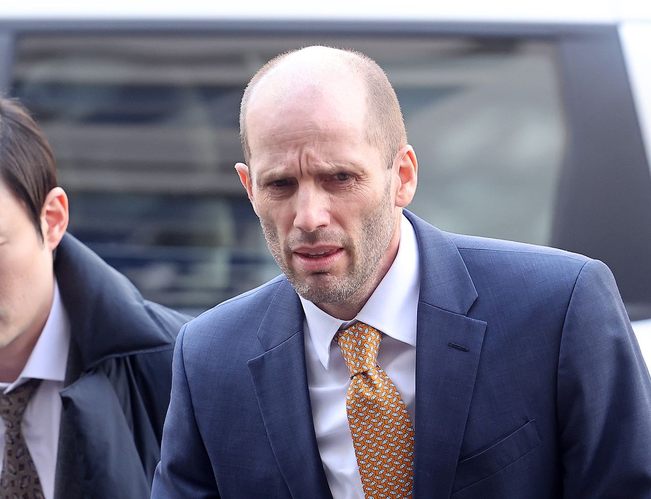 해롤드 로저스 쿠팡 한국 임시대표가 6일 국회 '쿠팡 사태 연석 청문회'에서 허위 증언을 한 혐의(국회증언감정법상 위증) 관련 조사를 받기 위해 서울 마포구 서울경찰청 반부패수사대에 출석하고 있다. 연합뉴스