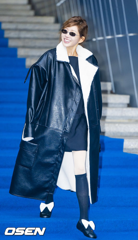 [OSEN=박준형 기자] 5일 서울 동대문디자인플라자(DDP)에서 '2026F/W서울패션위크' 데일리미러 패션쇼가 진행됐다.2026F/W서울패션위크는 오는 8일까지DDP를 중심으로 패션쇼(15개 브랜드), 트레이드쇼(92개 브랜드), 서울패션포럼, 시민참여 프로그램 등으로 꾸며진다.인플루언서 최준희가 입장하고 있다.  2026.02.05 / soul1014@osen.co.kr