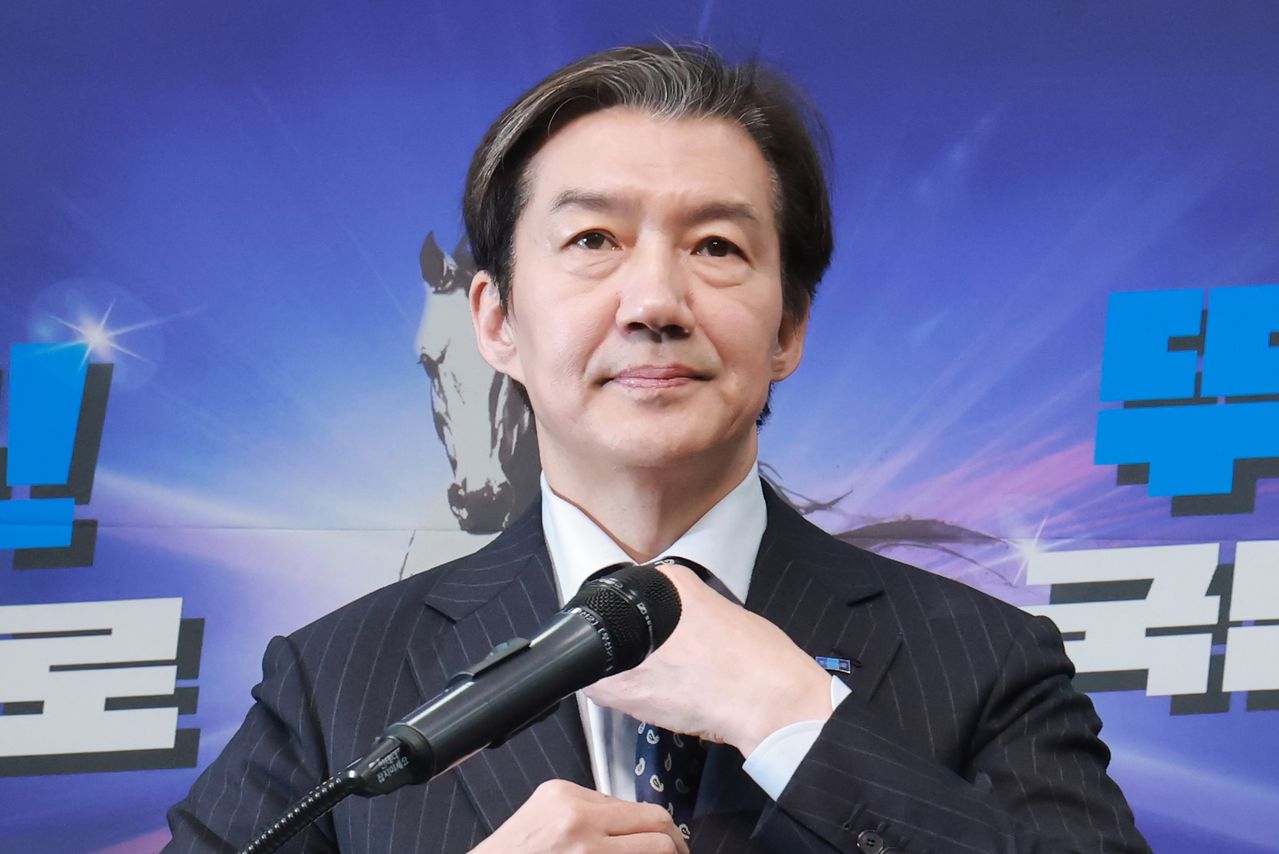 조국 조국혁신당 대표가 11일 최고위원회의에서 더불어민주당의 연대·통합 추진 준비위 구성 제안에 대한 입장 발표를 준비하고 있다. 연합뉴스 