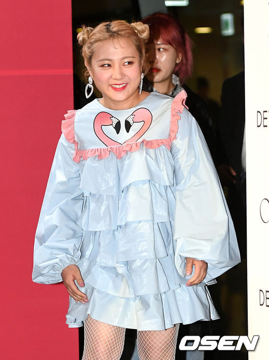 [OSEN=박재만 기자] 2019 F/W 서울패션위크가 20일 오후 서울 중구 동대문디자인플라자(DDP)에서 열렸다.방송인 박나래가 듀이듀이 패션쇼에 참석해 포토타임을 갖고 있다. /pjmpp@osen.co.kr