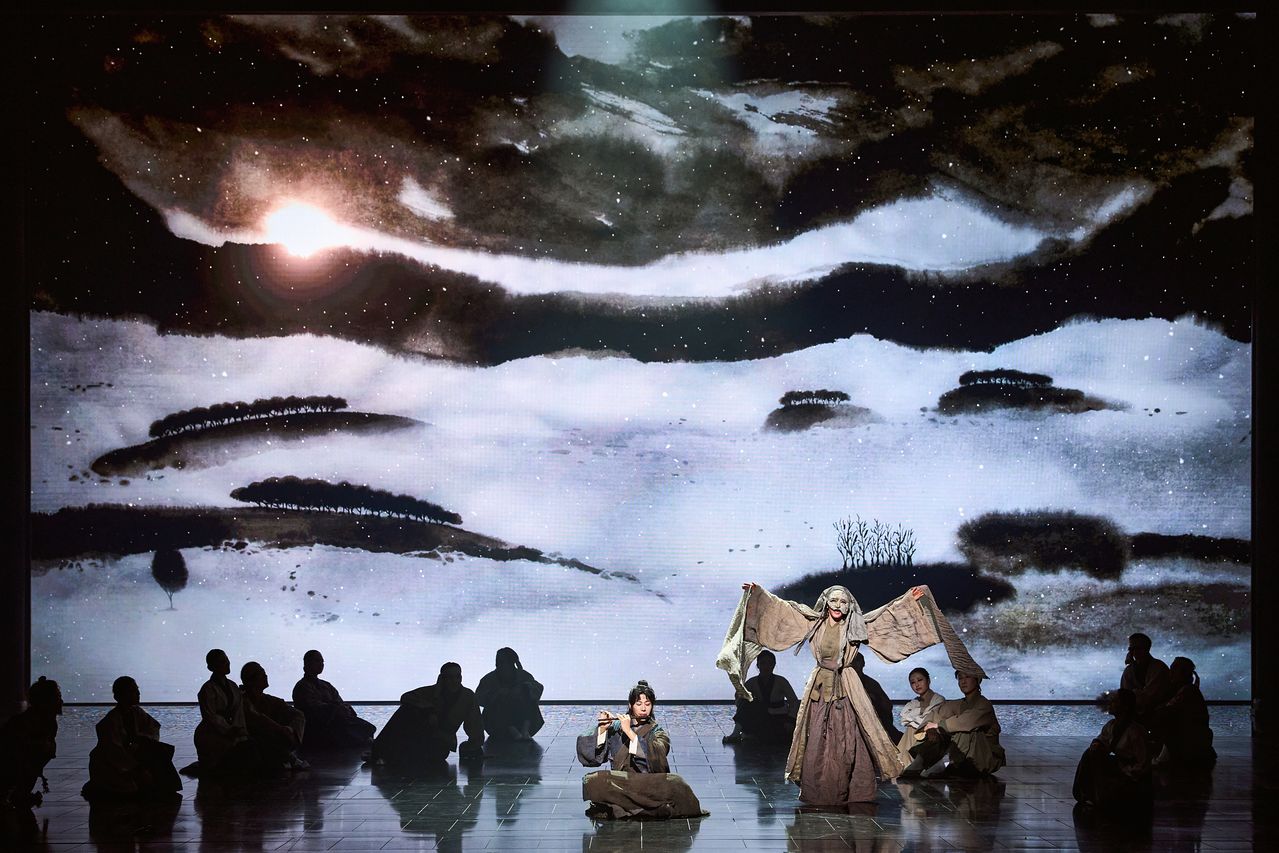 창작뮤지컬 ‘몽유도원’의 한 장면. 민요 아리랑을 변주한 넘버가 세 곡이나 들어가 도미와 아랑의 사랑 이야기에 극적 효과를 더한다. [사진 에이콤]