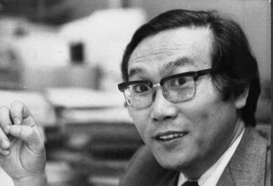 서울대 교수로 재직하던 시절 황동규 시인의 모습. 중앙포토