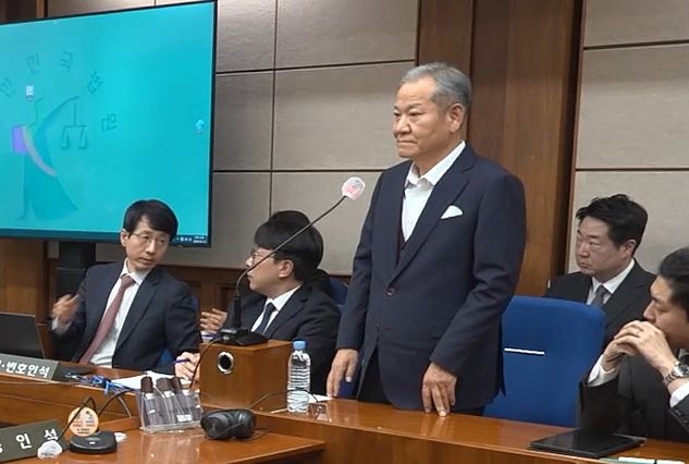 12·3 비상계엄 당시 언론사 단전·단수 지시를 전달하는 등 내란에 가담한 혐의로 기소된 이상민 전 행정안전부 장관이 1심에서 실형을 선고받았다.   서울중앙지법 형사합의32부(류경진 부장판사)는 12일 내란 중요임무 종사 등 혐의로 재판에 넘겨진 이 전 장관에게 징역 7년을 선고했다.   이날 열린 선거공판에 이 전 장관이 출석해 있다. 사진 서울중앙지법