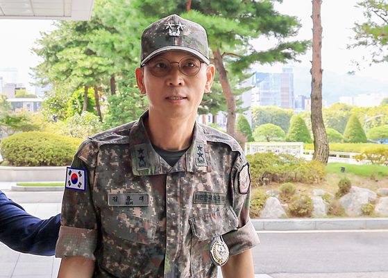 김용대 당시 드론작전사령관이 지난해 8월 28일 오전 서울 서초구 서울고등검찰청에 마련된 내란 특검팀(특별검사 조은석) 사무실로 조사를 받기 위해 들어서고 있다. 뉴스1