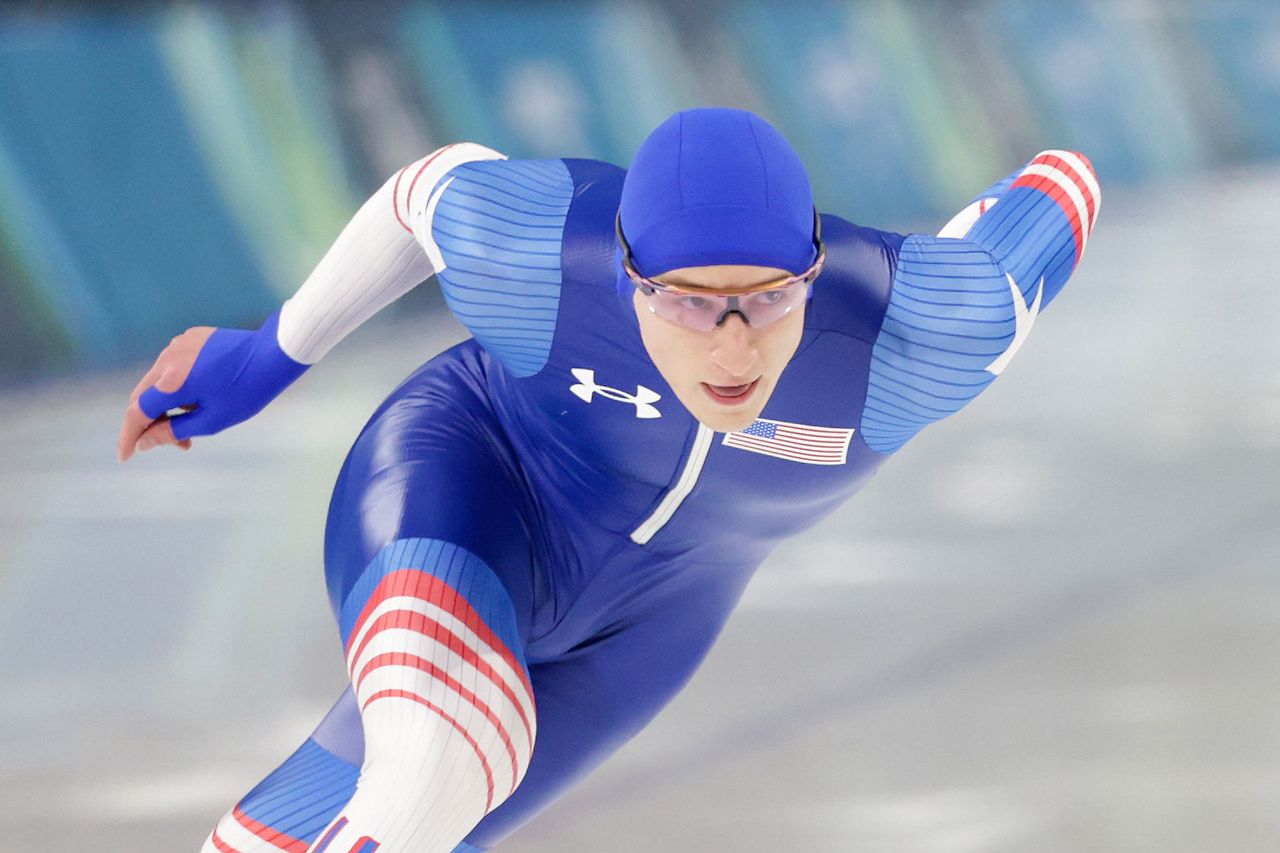 ‘괴물’ 스톨츠는 12일(한국시간) 스피드스케이팅 남자 1000ｍ 금메달을 목에 걸면서 4관왕 목표를 향해 순조로운 스타트를 끊었다. 압도적인 체력을 앞세워 후반 스퍼트에 능한 그는 500ｍ, 1500ｍ, 매스스타트 경기를 남겨뒀다. 김종호 기자