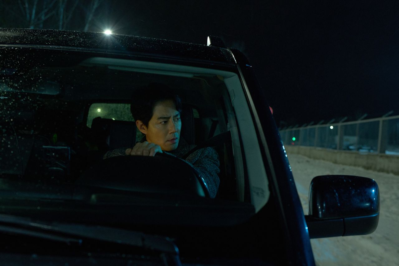 영화 '휴민트'의 한 장면. 사진 외유내강