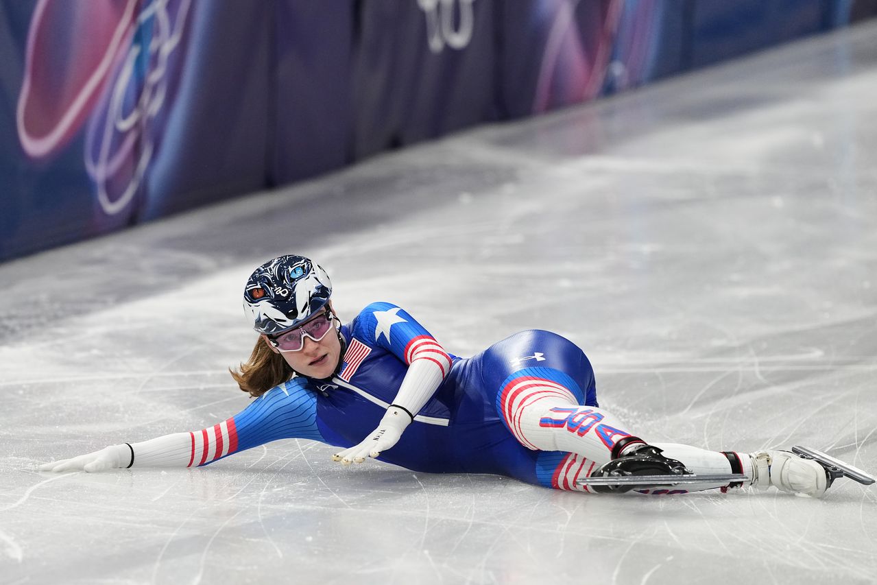 여자 500m 경기에서 넘어진 미국의 코린 스토더드. AP=연합뉴스