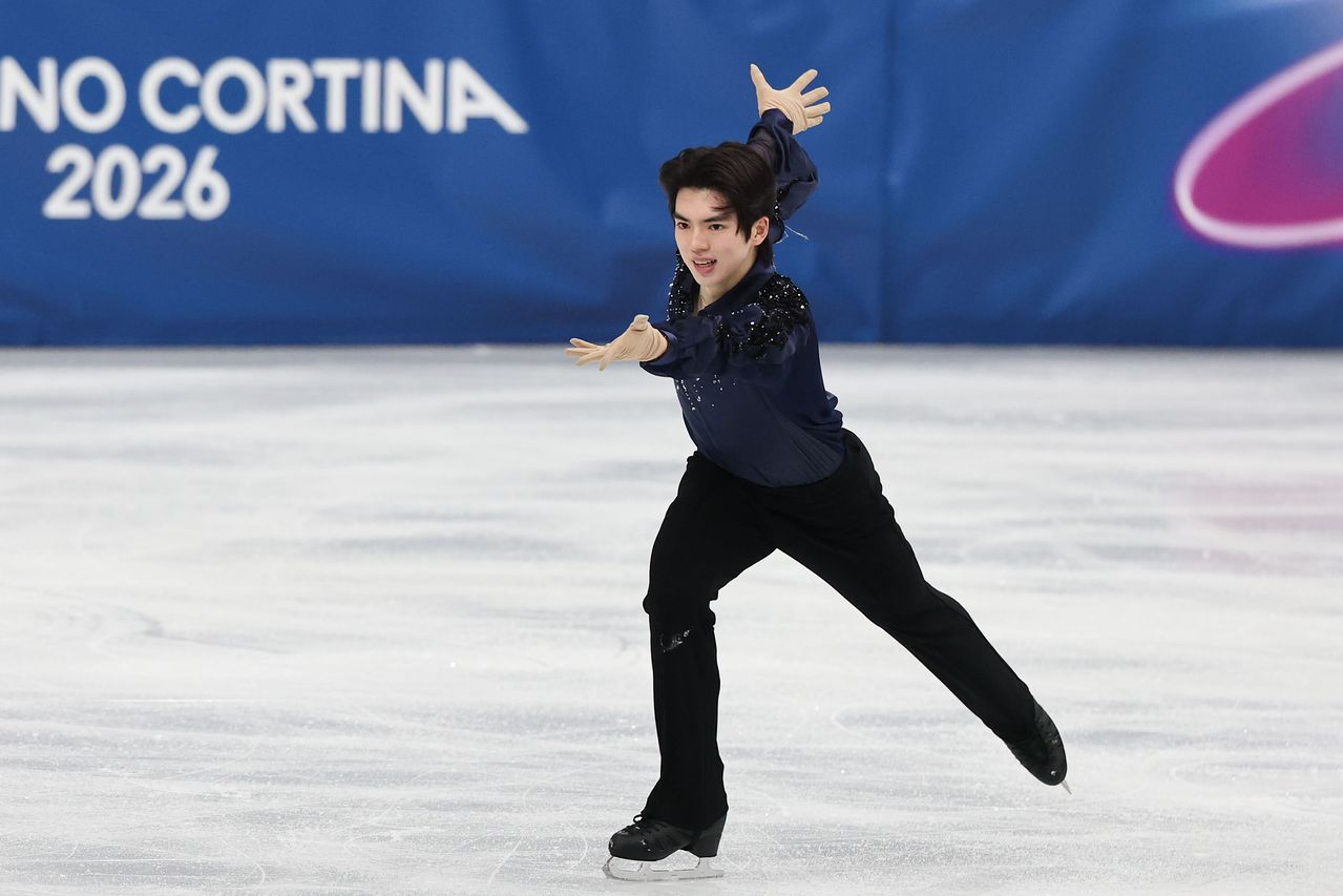 11일(한국시간) 이탈리아 밀라노 아이스 스케이팅 아레나에서 열린 2026 밀라노 코르티나담페초 동계 올림픽 피겨스케이팅 남자 싱글 쇼트프로그램에서 연기를 펼치는 차준환. 밀라노=김종호 기자