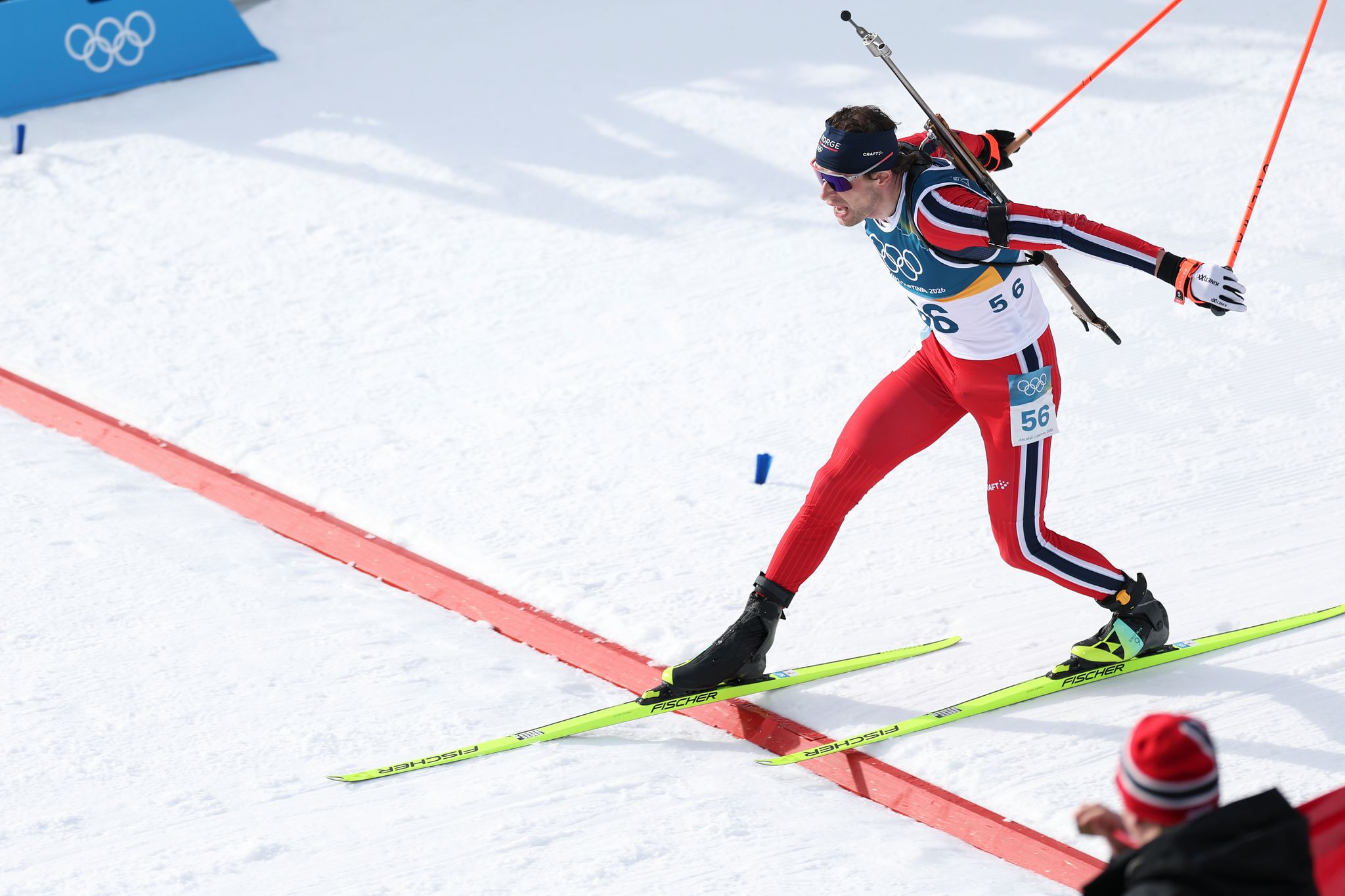 스투를라 홀름 레그레이드가 3일(현지시간) 이탈리아 안테르셀바에서 열린 2026 밀라노·코르티나담페초 동계 올림픽 바이애슬론 남자 10㎞ 스프린트에서 결승선을 통과하고 있다. 신화=연합뉴스