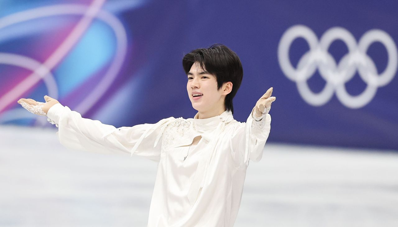 피겨 차준환이 13일(현지시간) 이탈리아 밀라노 아이스 스케이팅 아레나에서 열린 2026 밀라노 코르티나담페초 동계 올림픽 피겨스케이팅 남자 싱글 프리스케이팅에서 연기를 마친 뒤 관중에게 인사하고 있다. 김종호 기자 20260213