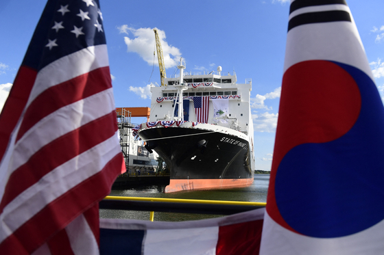 지난해 8월 미국 필라델피아에 위치한 한화 필리 조선소에서 미국이 발주한 선박이 출항을 앞두고 있다. AFP=연합뉴스