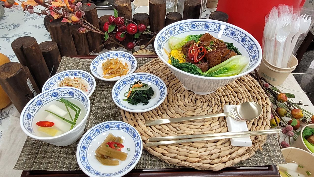 서울만남의광장휴게소에서 파는 동파육 덮밥. 고급 중화요리까지 휴게소에 진출했다. 사진 한국도로공사