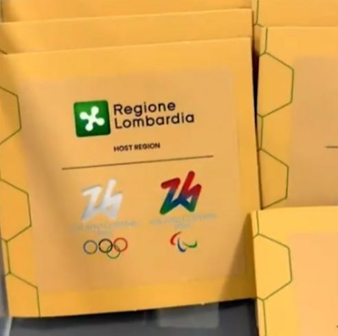 스페인 피겨스케이팅 아이스댄스 올리비아 스마트가 공개한 올림픽 콘돔의 모습. 사진 올리비아 스마트 SNS