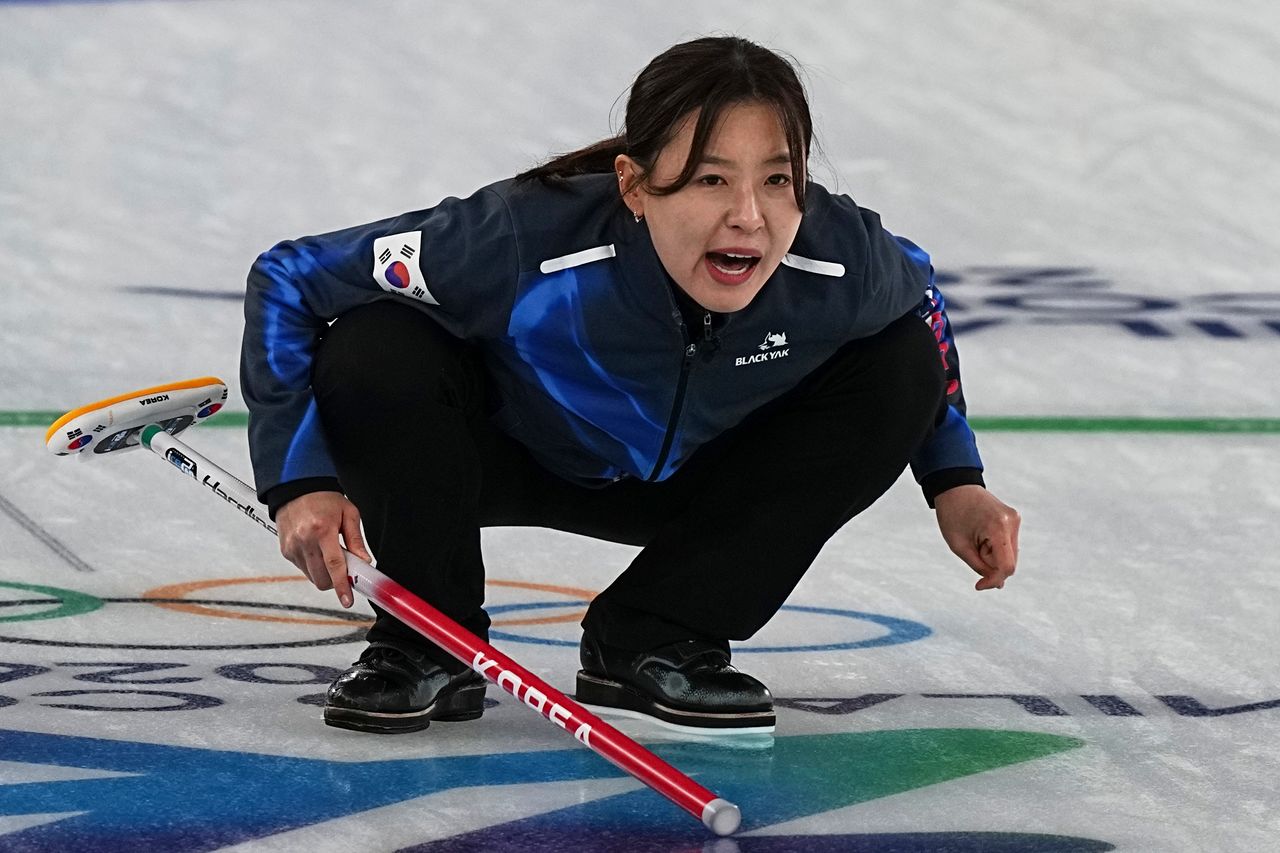 스킵 김은지가 선수들에게 지시하는 모습. AP=연합뉴스