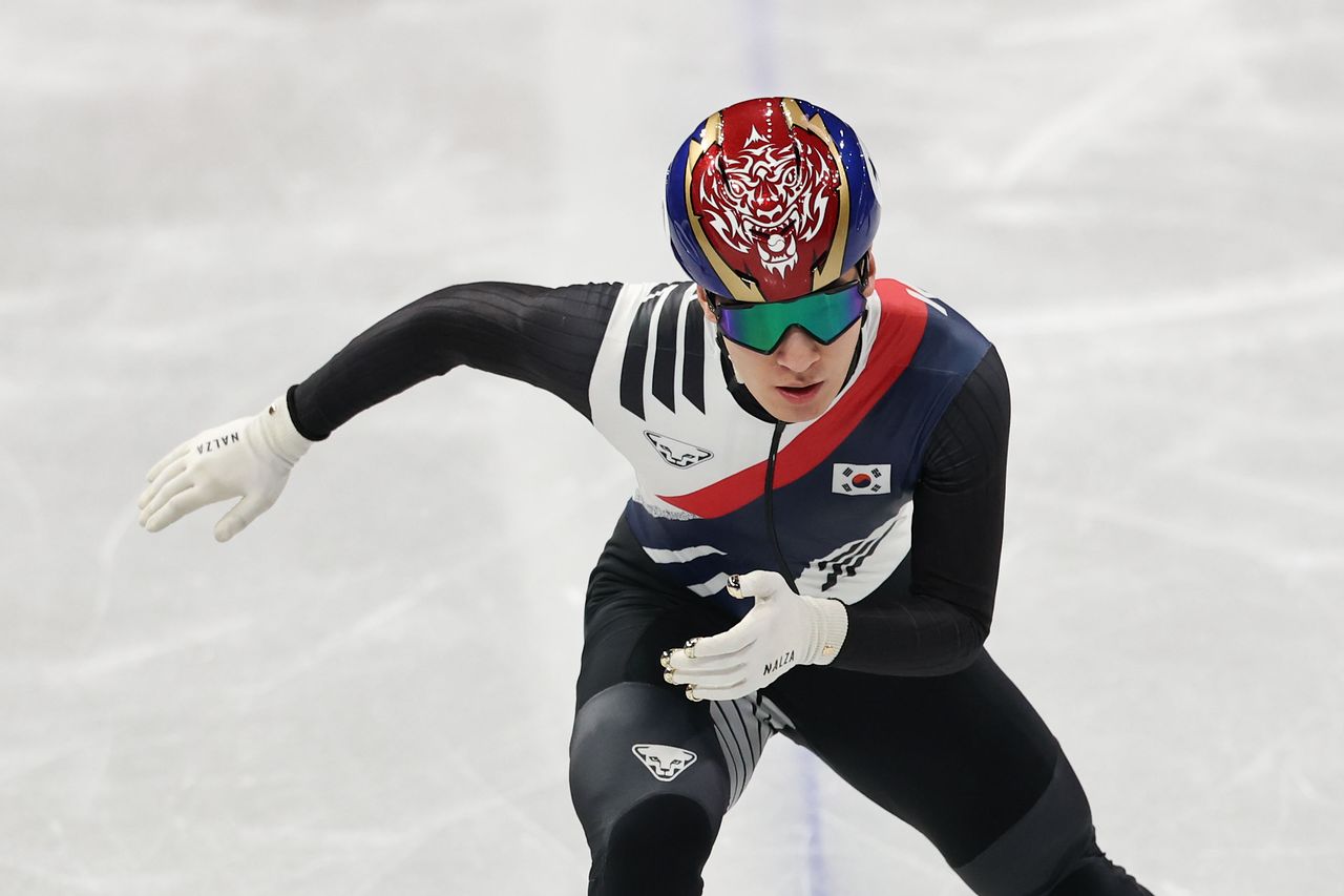 황대헌이 2026 밀라노·코르티나담페초 동계올림픽 쇼트트랙 남자 1500m 은메달을 따냈다. 김종호 기자