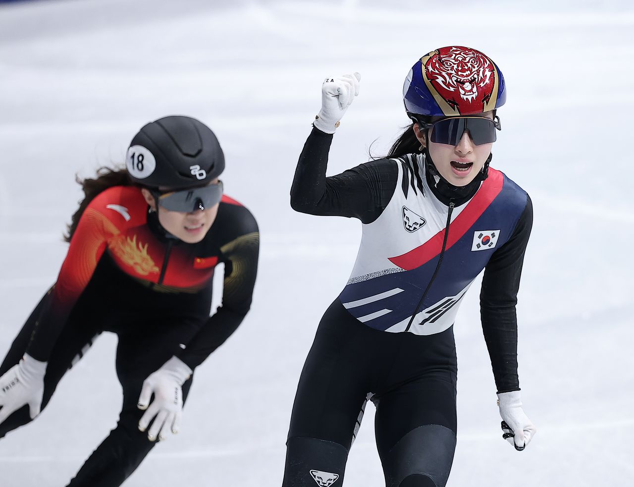 (밀라노=뉴스1) 김성진 기자 = 쇼트트랙 김길리가 14일(현지시간) 이탈리아 밀라노 아이스스케이팅 아레나에서 열린 2026 밀라노·코르티나담페초 동계올림픽 쇼트트랙 여자 3000m 계주 준결승에서 조1위로 결승에 진출한 후 포효하고 있다. 2026.2.15/뉴스1