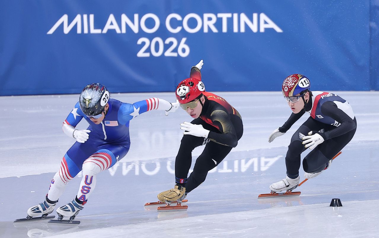 (밀라노=뉴스1) 김성진 기자 = 쇼트트랙 임종언이 16일(현지시간) 이탈리아 밀라노 아이스스케이팅 아레나에서 열린 2026 밀라노·코르티나담페초 동계올림픽 쇼트트랙 남자 500m 예선에서 질주하고 있다. 2026.2.16/뉴스1