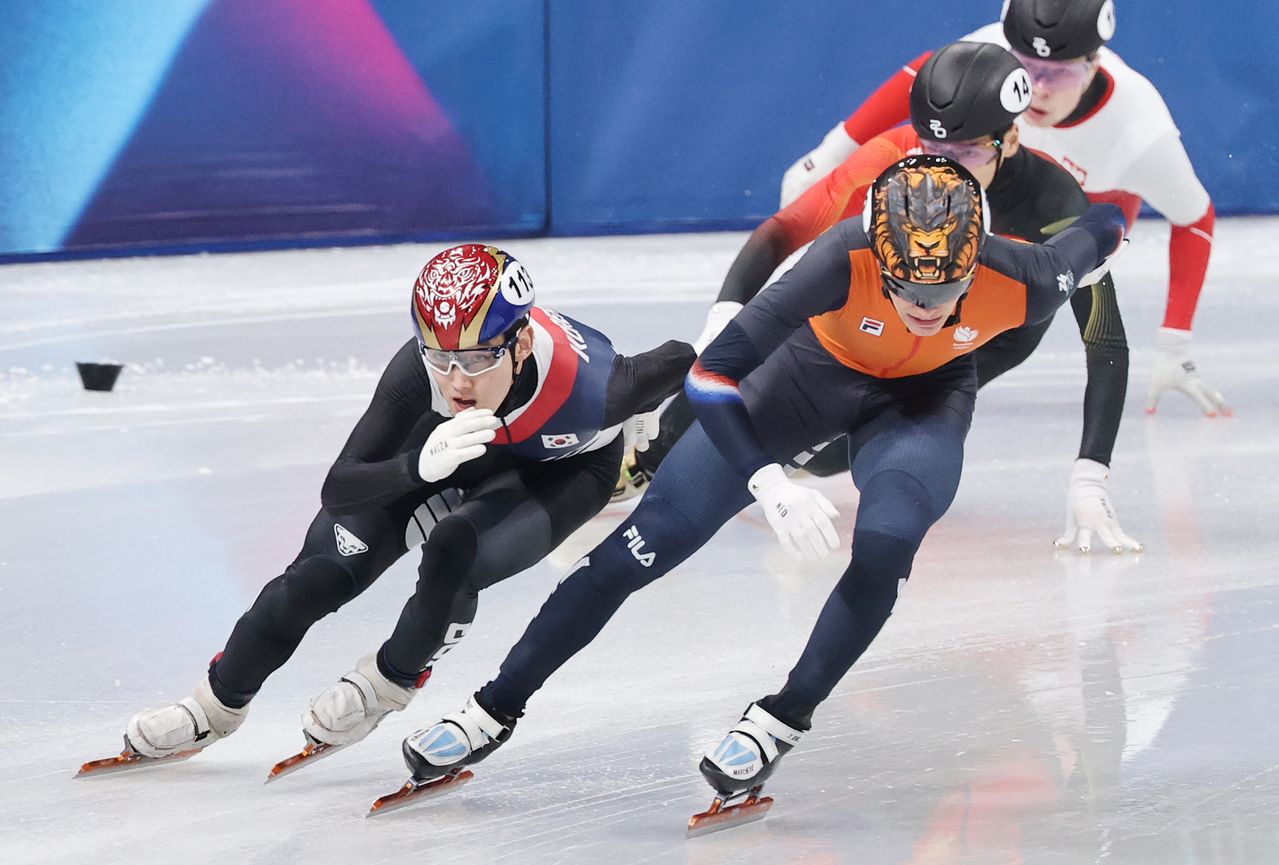 결승 향해 질주하는 임종언   (밀라노=연합뉴스) 서대연 기자 = 12일(현지시간) 이탈리아 밀라노 아이스스케이팅 아레나에서 열린 2026 밀라노ㆍ코르티나담페초 동계올림픽 쇼트트랙 남자 1,000m 준결승에 출전한 임종언이 질주하고 있다. 2026.2.13   dwise@yna.co.kr (끝)  〈저작권자(c) 연합뉴스, 무단 전재-재배포, AI 학습 및 활용 금지〉