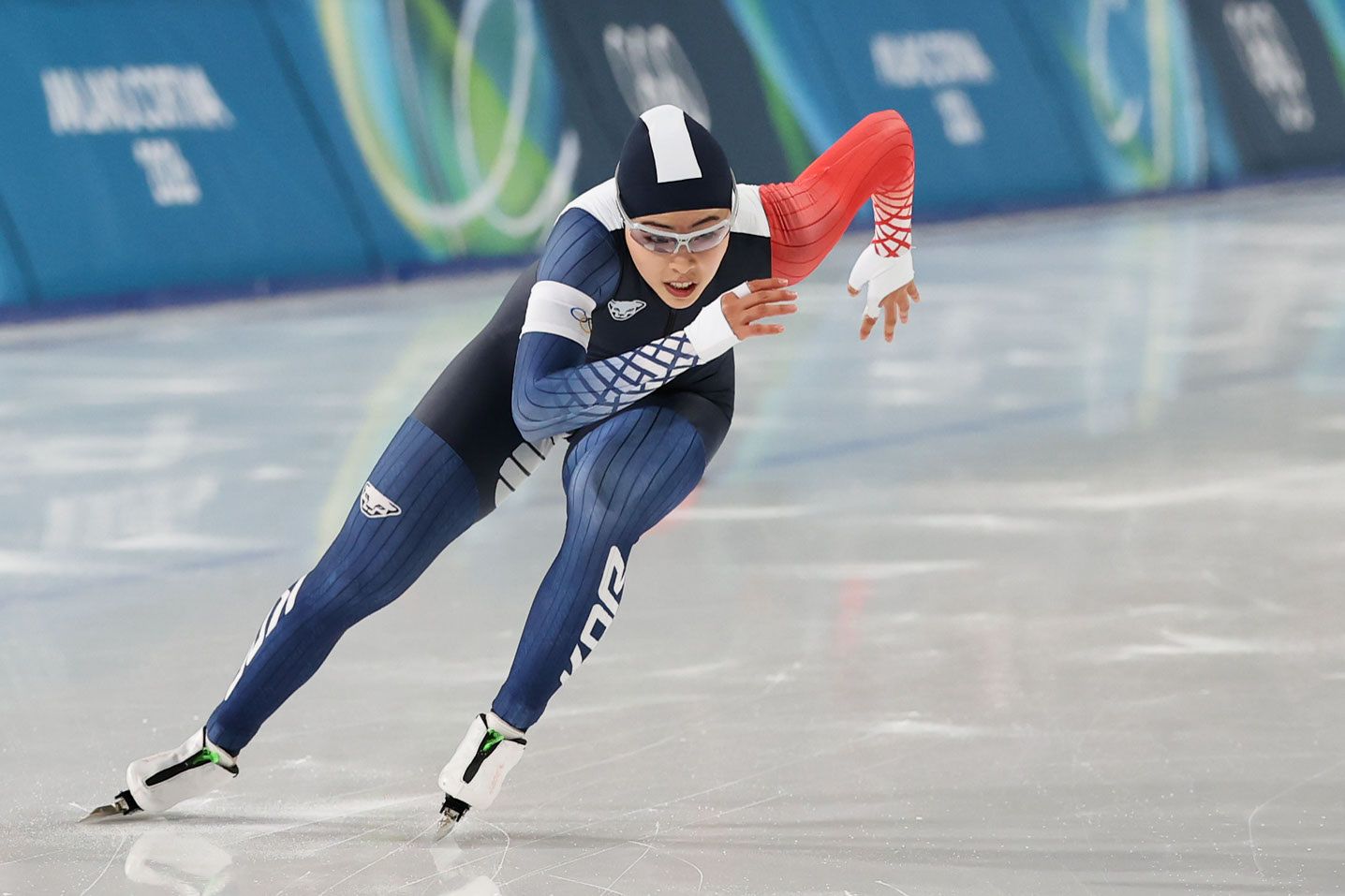 이나현이 15일(현지시간) 스피드스케이팅 여자 500m에서 질주하고 있다. 김종호 기자