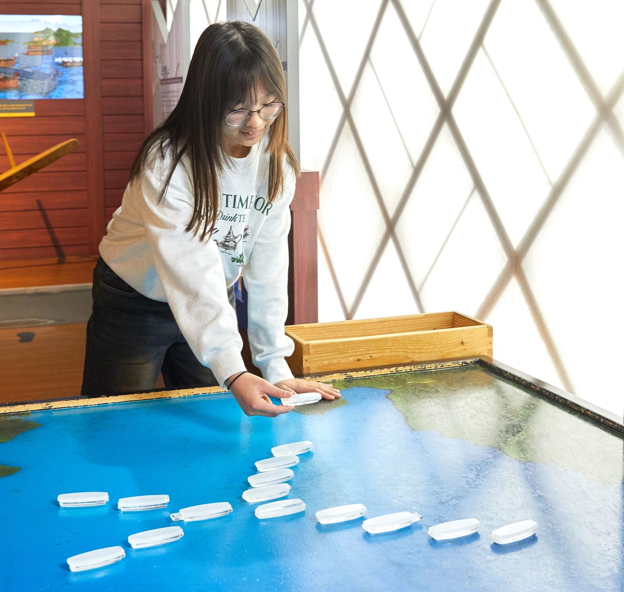 판옥선 조립과 전투 진형 퍼즐, 격군 노 젓기 및 돛·무기 체험 등 다양한 체험을 하다 보면 시간 가는 줄 모른다.