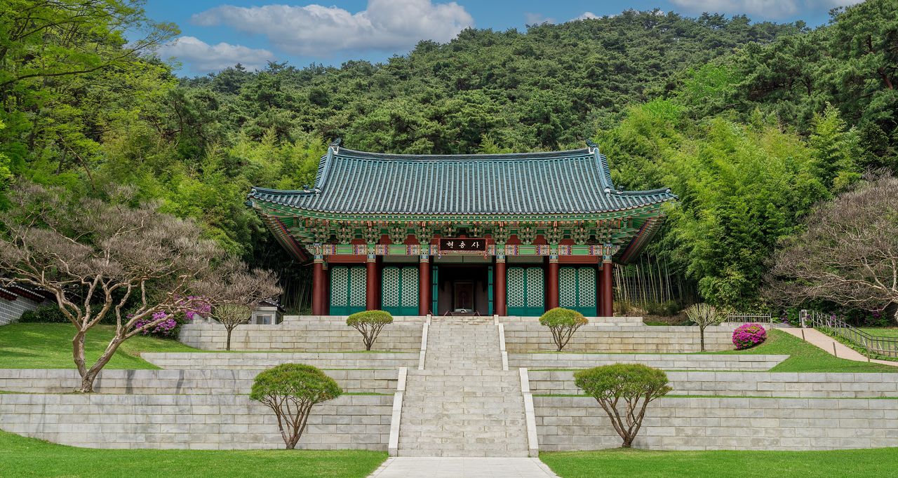 사당인 현충사에서는 해마다 다례 행사를 개최한다.