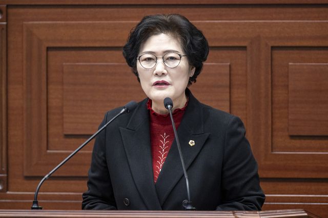 남영숙 경북도의원이 지난달 28일 열린 제360회 경북도의회 임시회 제1차 본회의 5분 자유발언에서 샤인머스켓 농가를 위한 경북도 차원의 긴급하고 실질적인 대책 마련을 촉구하고 있다. 사진 경북도의회