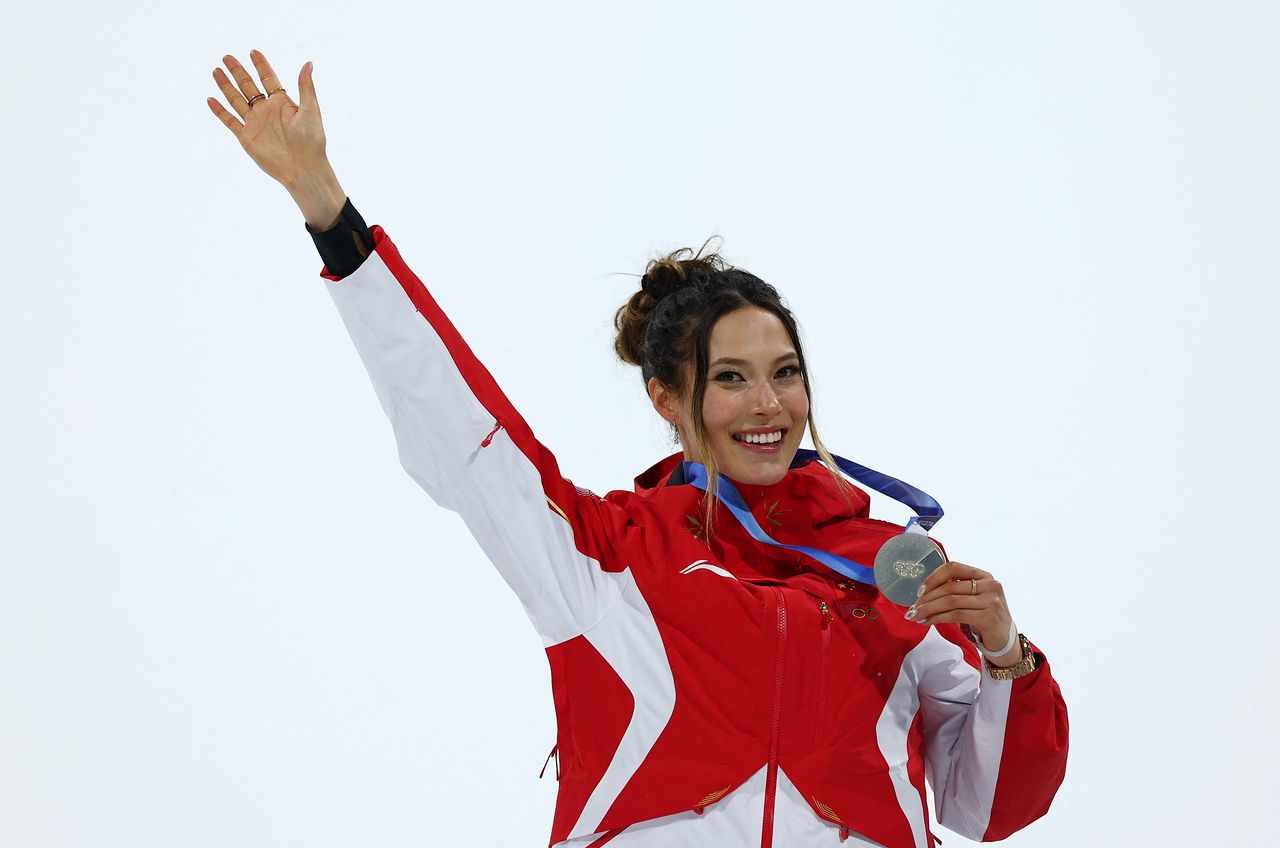 17일 리비뇨 스노파크에서 열린 프리스타일 스키 빅에어에서 은메달을 따낸 구아이링. AP=연합뉴스