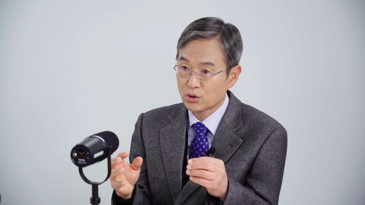 더중앙플러스 '뉴스페어링' 팟캐스트에 출연한 김병천 교수. 중앙포토