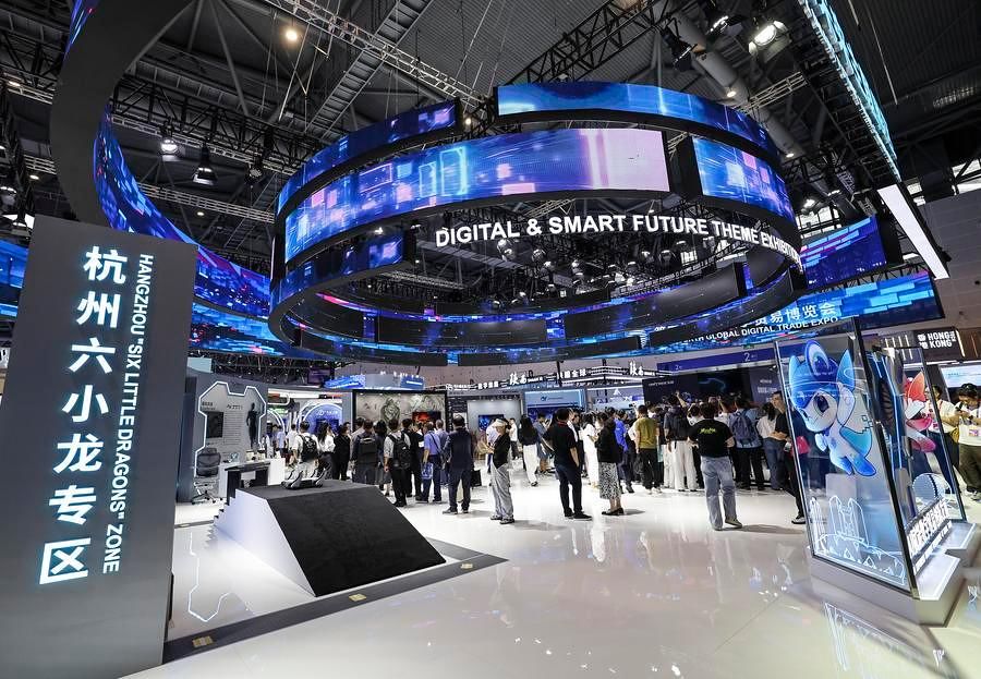 지난해 9월 25일 '제4회 글로벌 디지털 무역 박람회' 디지털 미래 테마 전시구역에 마련된 '항저우(杭州) 6소룡(小龍)' 특별구역. 신화통신