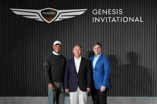 ‘제네시스 인비테이셔널(TheGenesisInvitational)’타이틀스폰서십 조인식을 열고 있는 타이거우즈(TigerWoods),현대차그룹정의선회장,PGA투어브라이언롤랩CEO(왼쪽부터).