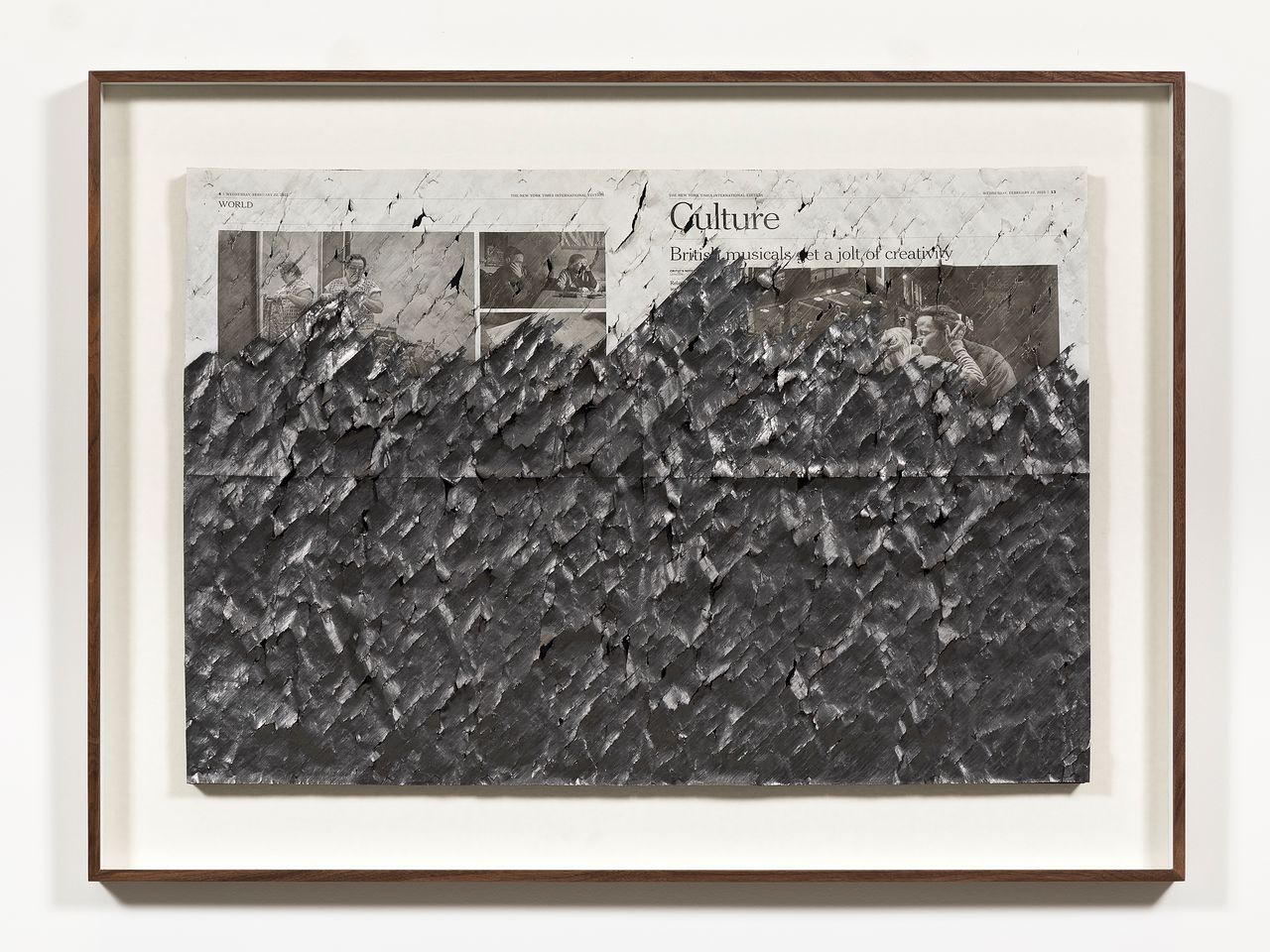 최병소, 무제 0230305, 2023, 신문에 볼펜과 연필, 54.5x80x1㎝ 사진 페로탕 서울