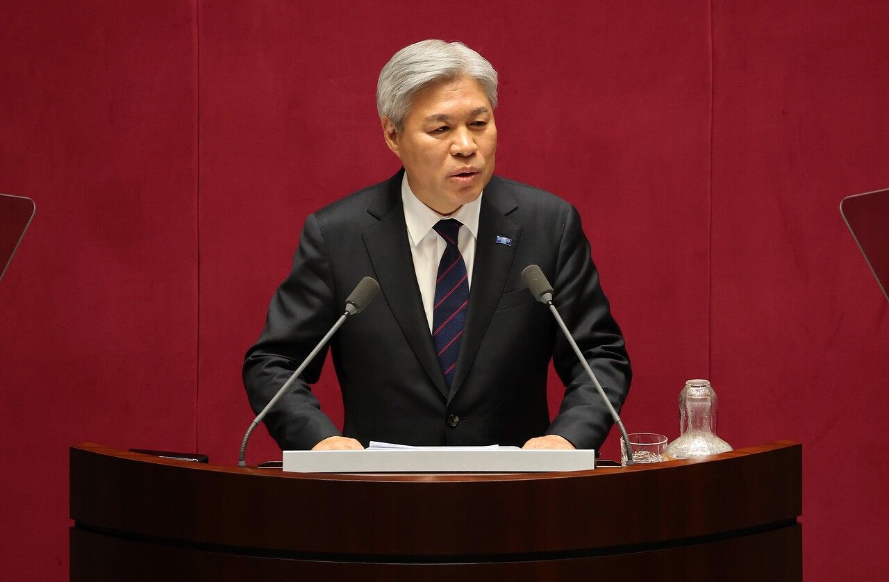 서왕진 조국혁신당 원내대표가 2월 9일 국회에서 열린 2월 임시국회 본회의에서 비교섭단체 대표 연설을 하고 있다. 광주가 고향인 서왕진 원내대표는 광주시장 출마설이 꾸준히 제기되고 있다. [연합뉴스]