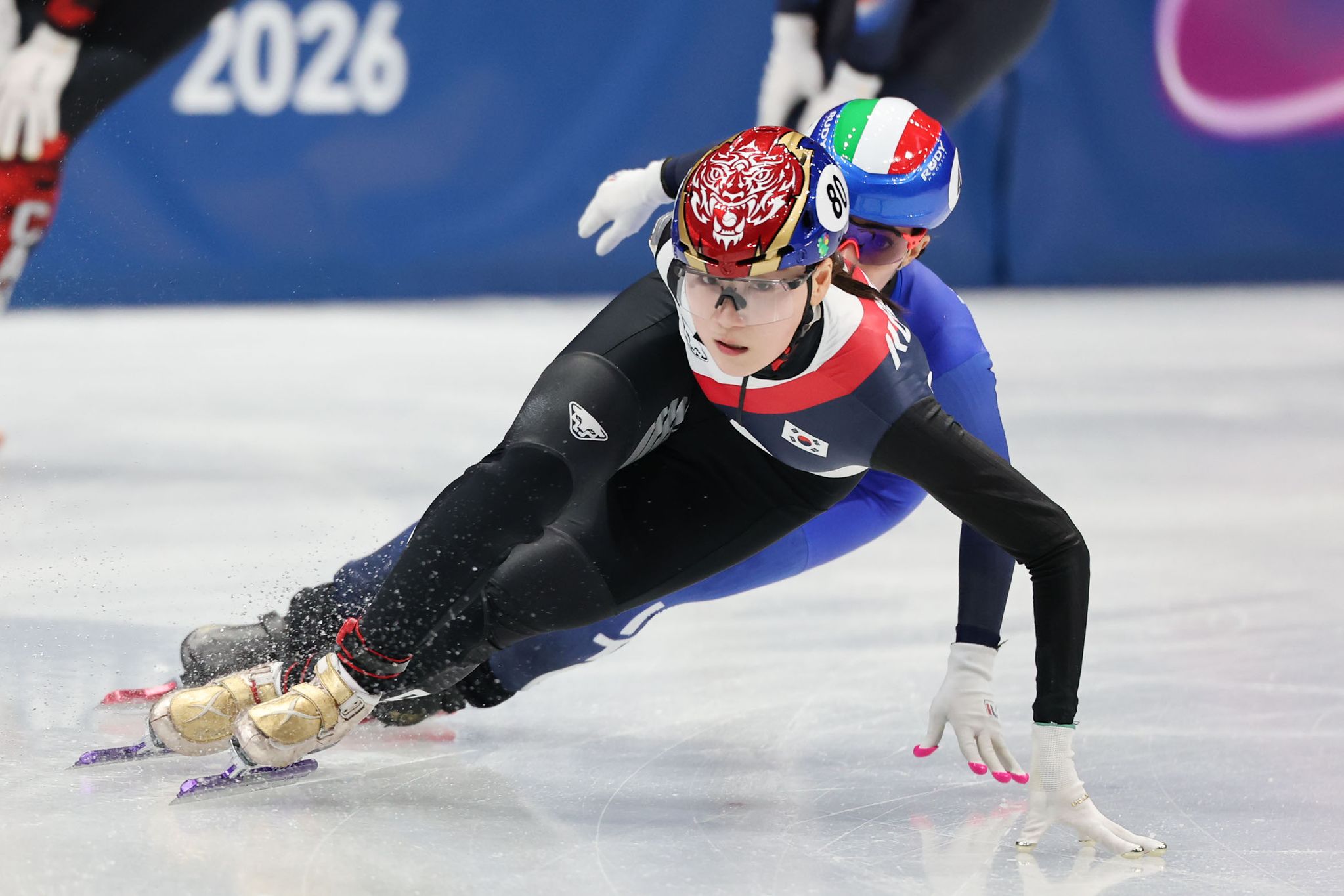 노도희가 19일 이탈리아 밀라노 아이스스케이팅 아레나에서 열린 2026 밀라노·코르티나담페초 동계올림픽 여자 쇼트트랙 3000m 계주 결승에서 레이스를 펼치고 있다. 김종호 기자