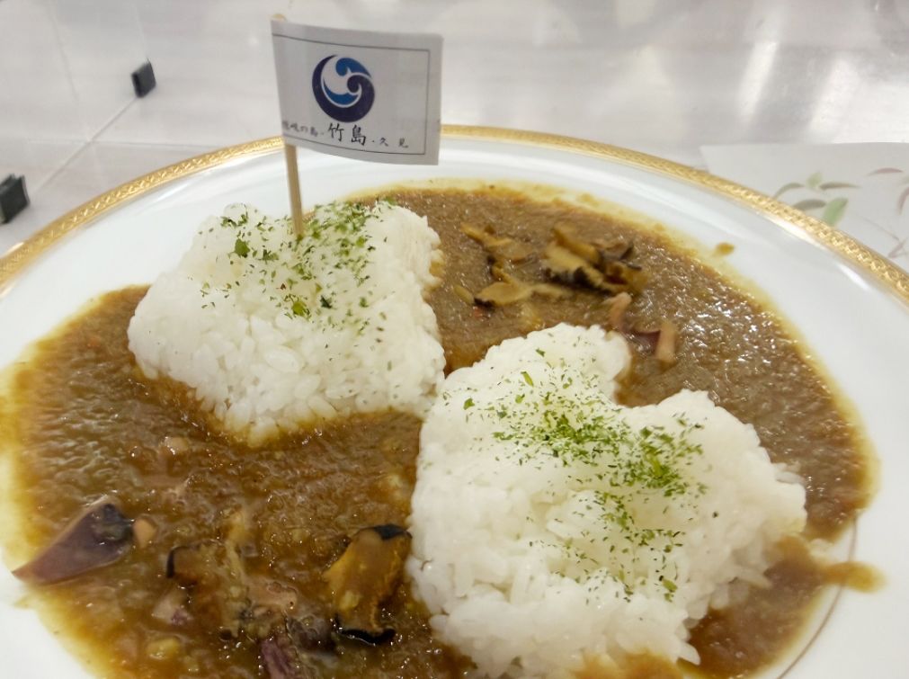 일본 시마네현청 지하 식당서 판매한 '다케시마 카레'. 사진 서경덕 교수 SNS 캡처