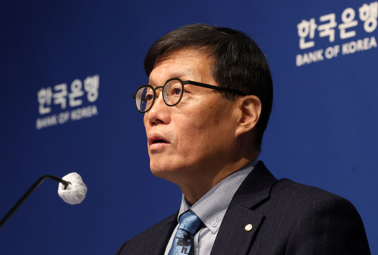 이창용 한국은행 총재가 서울 중구 한국은행에서 열린 금융통화위원회 금리 결정에 대한 기자간담회에서 발언하고 있다. 뉴스1