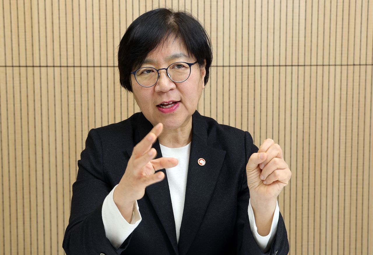 정은경 보건복지부 장관이 지난 13일 중앙일보와 인터뷰하고 있다. 강정현 기자